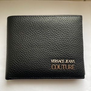 Versace Jeans Couture Men’s Black Hammered Leather bifold wallet with logo